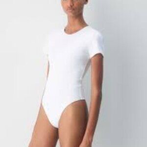 Aritzia  Babaton Crew Bodysuit Second-skin crewneck short sleeve White size 2 XL